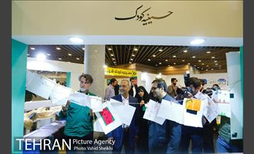 بازدید معاون اقتصادی رئیس جمهور از نمایشگاه عطر سیب 15