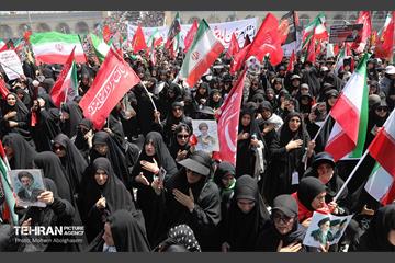 اقامه نماز بر پیکر آقای شهید ایران - 1 6