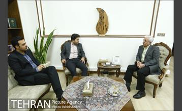 بازدید سرپرست مرکز ارتباطات از شهرداری منطقه 8 13