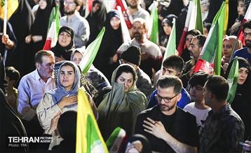 آیین بدرقه زائر اولی‌ها به‌ سوی عتبات عالیات در میدان انقلاب 4