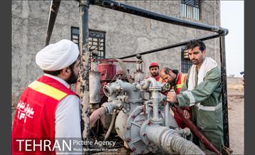 عملیات تخلیه آب از شهرک پیام اهواز 6