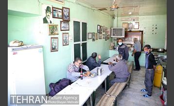 بازدید شهردار تهران از قهوه‌خانه حسین رمضان یخی در محله دروازه غار 22