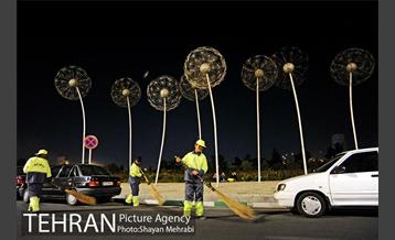 شروع بکار نیروهای خدمات شهری در پایان مراسم ارتحال امام خمینی (ره) 27