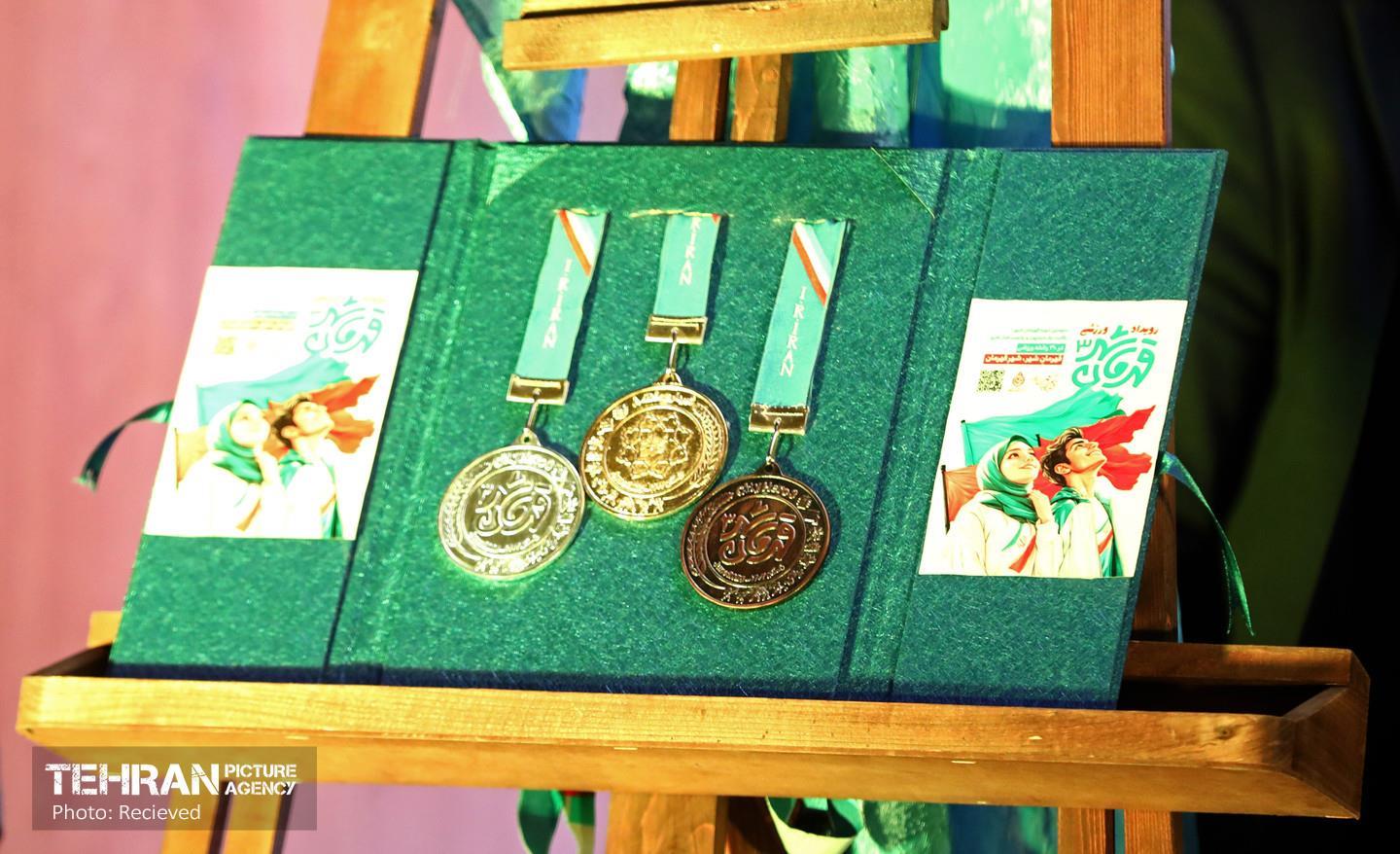 رونمایی از مدال ورزشی منطقه‌۸    6