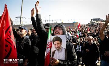 وداع با آقای شهید ایران-1 8