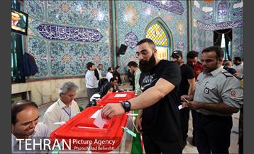 انتخابات ریاست جمهوری و شورای شهر و روستا در حسینیه ارشاد 9