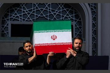 مراسم اقامه نماز بر پیکر آقای شهید ایران 46