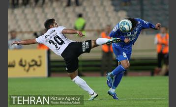 دیدار تیم های فوتبال استقلال و صبای قم