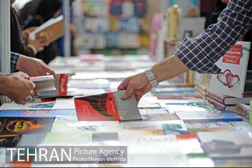دومین روز از بیست و نهمین نمایشگاه بین المللی کتاب تهران 12