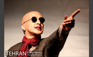 نمایش همه چیز می گذرد، تو نمی گذری‎ 14