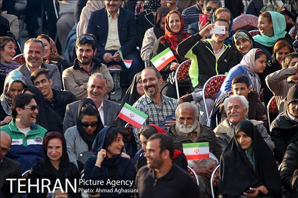 جشن روز جمهوری اسلامی در میدان مشق 1