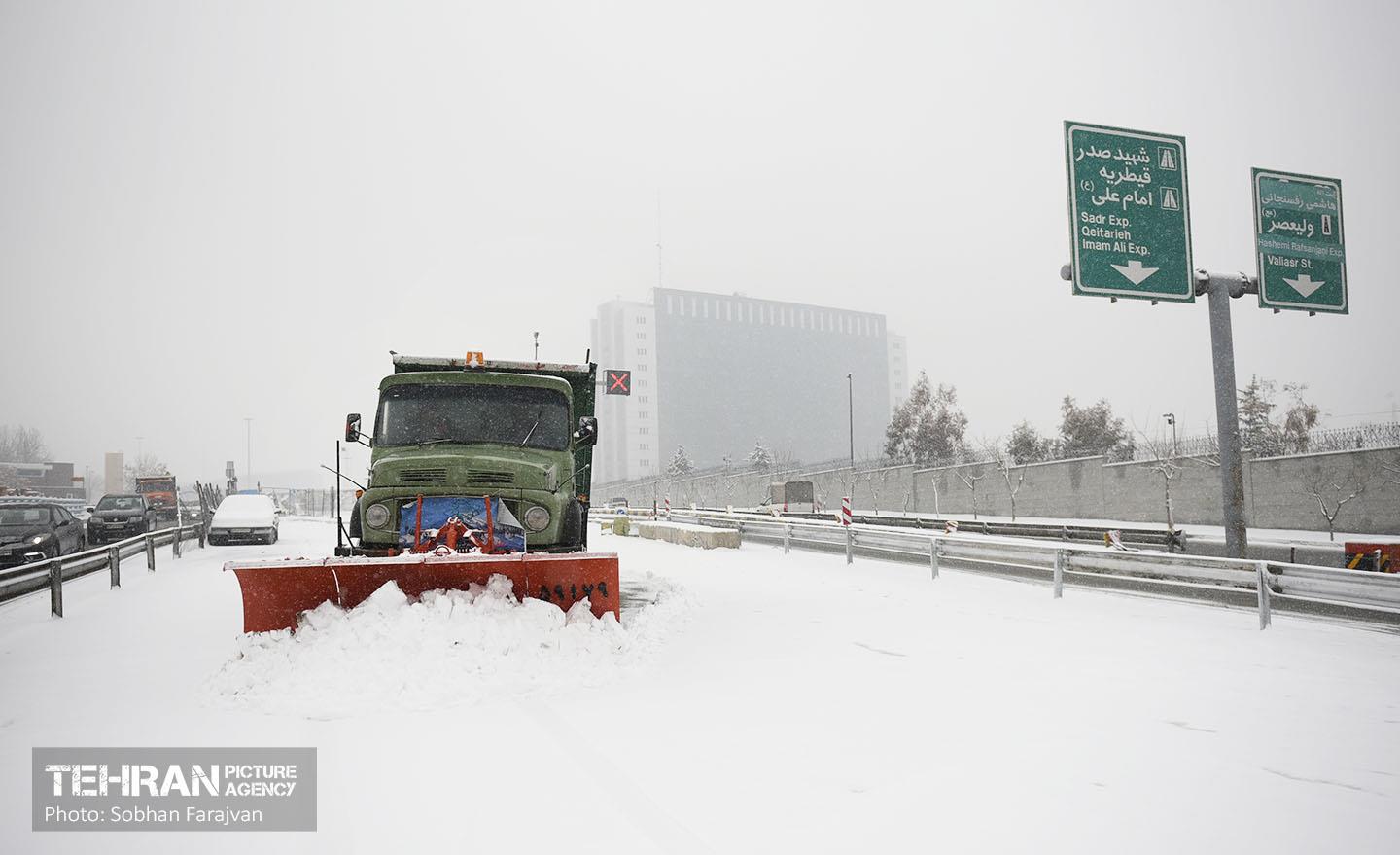 عملیات برف‌روبی در پایتخت 46