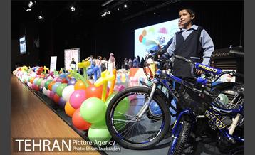 جشن "هر کودک نشانی خدا است" در فرهنگسرای بهمن 38