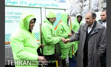 بازدید شهردار تهران از ستاد برف روبی منطقه 11 17