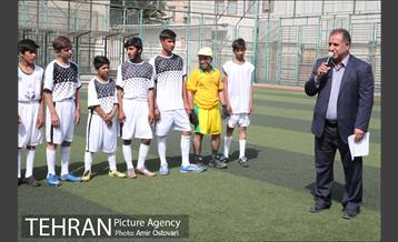 دیدار دوستانه بین پیشکسوتان پرسپولیس-استقلال با کودکان کار 1