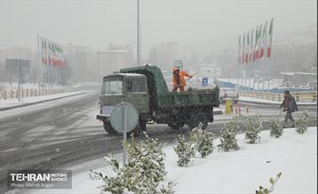 عملیات برف‌روبی در منطقه 2 6