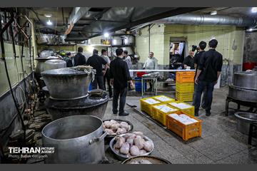زائران مراسم وداع با آقای شهید ایران در زائرشهرهای منطقه ۱۳ 21