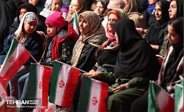 رویداد «شب ایران» در میدان انقلاب اسلامی 59