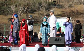 پنجره‌ای رو به آسمان آبی در منطقه 3 18