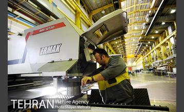 بازدید معاون اول رئیس جمهور به همراه شهردار تهران از کارخانه واگن‌سازی تهران 7