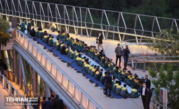 افطاری ساده روی پل طبیعت 2