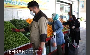 اجرای طرح فاصله گذاری اجتماعی در میدان میوه و تره بار صادقیه 16