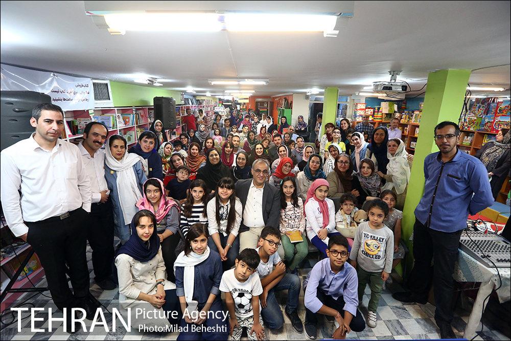 دورهمی صمیمی با ناصر یوسفی در دهکده کتاب بازی و اندیشه 22