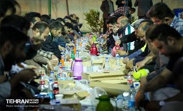 ضیافت یک هزار نفری افطار شهرداری منطقه 10