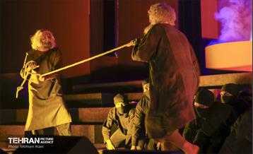 نوانمایش‌ هامان در برج‌ میلاد تهران 22