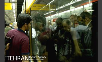 مترو سواری شهردار تهران به مناسبت روز جهانی بدون خودرو 23