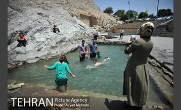 جاری‌ شدن آب در چشمه‌علی 11
