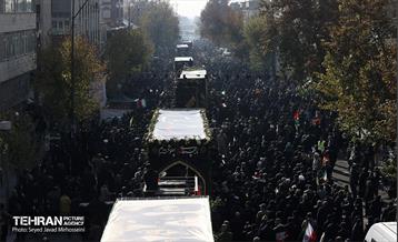 تشییع پیکرهای ۱۰۰ شهید گمنام از مقابل دانشگاه تهران 17