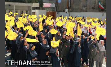 اهدای هدایای ویژه به دانش آموزان دبستان دخترانه شهید خوشنویسان 11