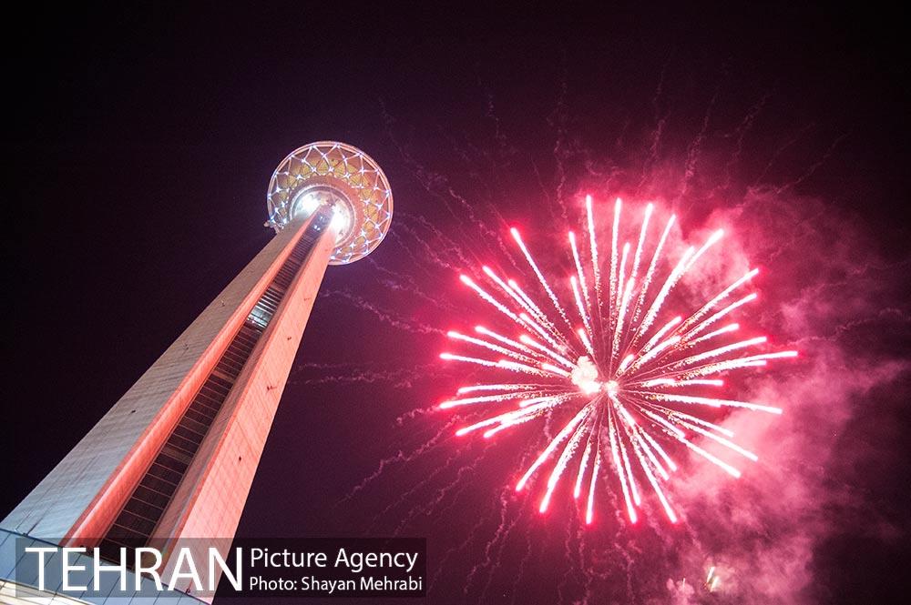 اهتزاز پرچم مسجد جمکران در برج میلاد 1