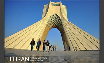 میدان آزادی 24