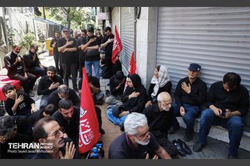 عزاداری روز عاشورا به نیابت از رهبر شهید انقلاب 4