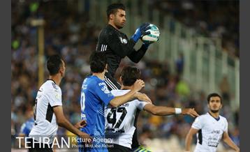 دیدار تیم های فوتبال استقلال و صبای قم