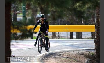 دوچرخه سواری در پارک چیتگر