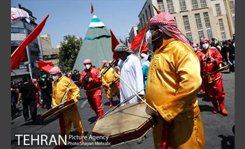 عزاداری ظهر عاشورای حسینی در چهار راه گلوبندک 15