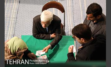 شرکت محسن هاشمی رئیس شورای اسلامی شهر تهران در انتخابات مجلس شورای اسلامی 15