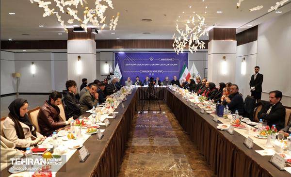 نشست هم‌اندیشی اعضای هیئت علمی جشنواره «عاملیت هنر در سیمای شهر تهران» 11