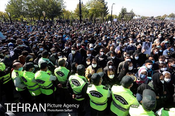 مراسم خاکسپاری پیکر محمدرضا شجریان در توس 23