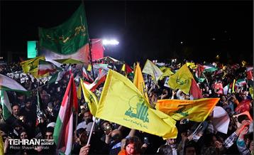 شادی مردم تهران پس از حمله موشکی ایران 30