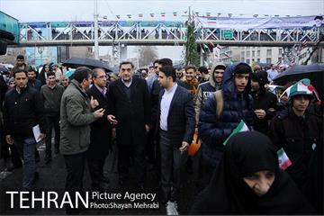 حضور شهردار تهران در راهپیمایی یوم الله 22 بهمن 1