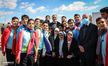 نهال کاری شهردار تهران و رئیس جمهور به مناسبت روز درختکاری 27