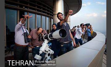 استهلال هلال ماه شوال از فراز برج میلاد تهران 21