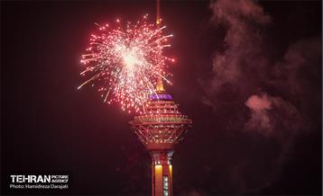 نورافشانی جشن پیروزی انقلاب اسلامی در برج میلاد 4
