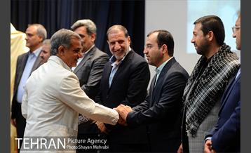 تجلیل از خبرنگاران و عکاسان عرصه دفاع مقدس با حضور شهردار تهران 38