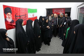 دیدار شهردار تهران با اعضای خانواده شهدای مدرسه شجره طیبه میناب 25