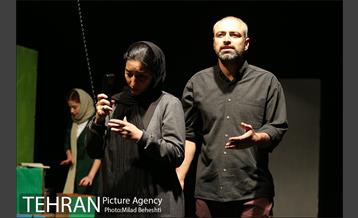 نمایش چند تکه لغزان، بر لبه سران یک وضعیت پیچان‎ 6